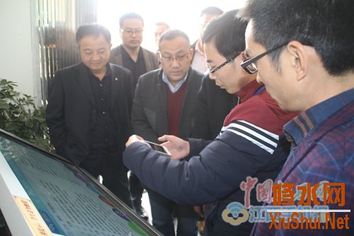 修水县教育体育局来湖口二小参观考察